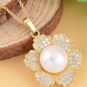Freshwater Pearl and Simulated Diamond Floral Pendant Necklace 20 Inches